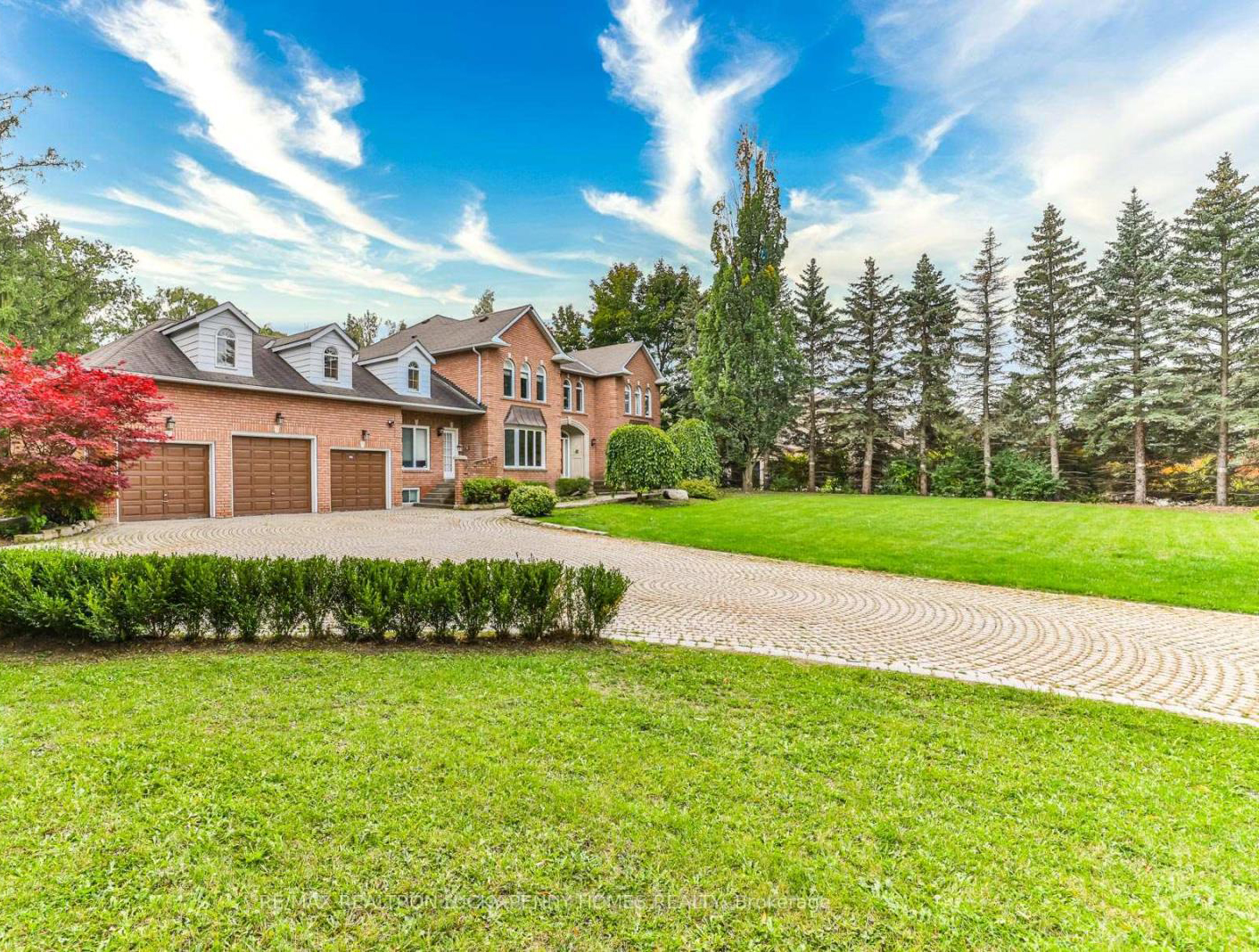 Markham estate photo 2