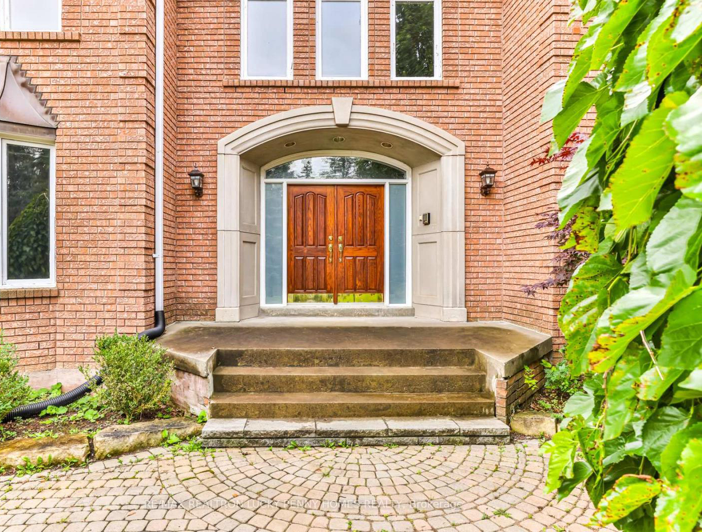 Markham estate photo 5