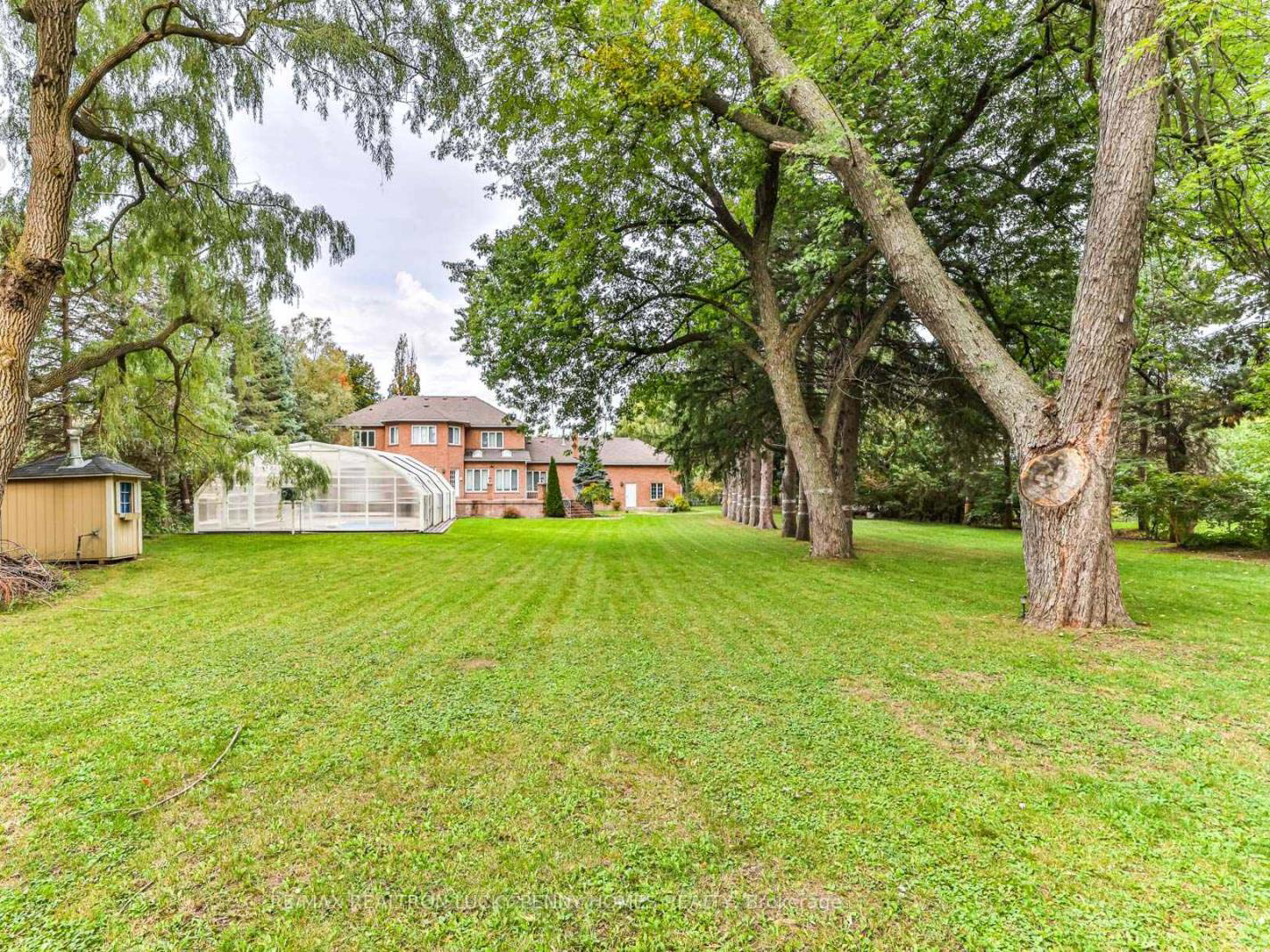 Markham estate photo 9